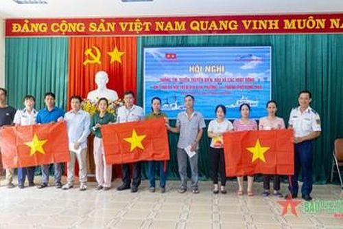 Vùng Cảnh sát biển 3 đồng hành với ngư dân TP Vũng Tàu