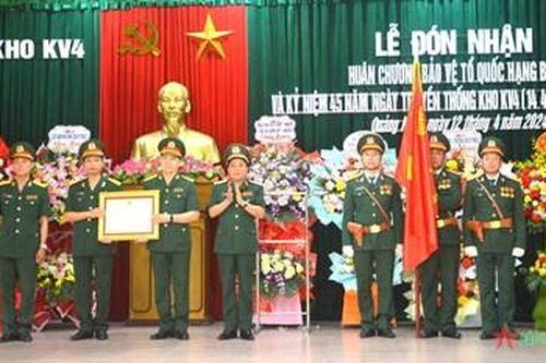 Kho KV4 đón nhận Huân chương Bảo vệ Tổ quốc hạng Ba