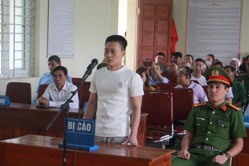 Lĩnh 30 tháng tù vì 'đòi chết' tại trụ sở ủy ban xã