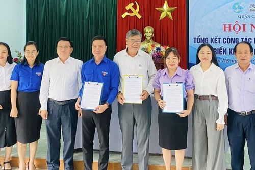 Trao gần 300 triệu đồng chương trình 'Mẹ đỡ đầu' cho trẻ mồ côi