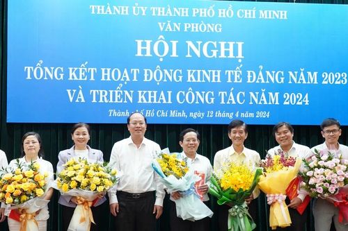 Tạo nguồn nhân lực vừa hồng vừa chuyên cho các đơn vị kinh tế đảng