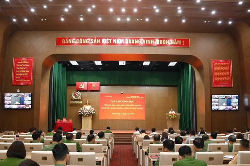 Mỗi cán bộ, chiến sĩ công an phải thường xuyên tu dưỡng, rèn luyện, tự soi, tự sửa