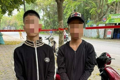 Hà Nội: Bắt 2 thanh niên mang hung khí đi giải quyết mâu thuẫn