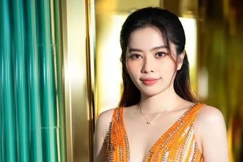 Nam Em 'quên' quy tắc ứng xử của nghệ sĩ, có nên 'phong sát'?
