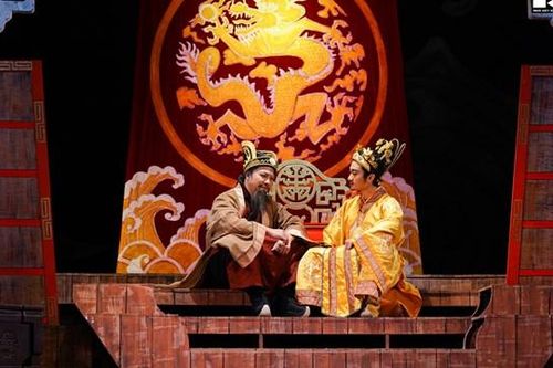 Tham vọng 'quả ngọt' từ đề tài lịch sử