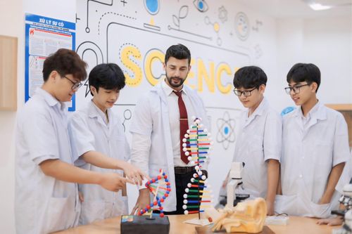 Trường quốc tế Á Châu đạt kiểm định quốc tế CIS