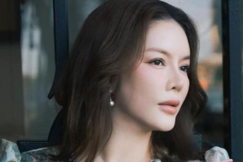 Sao Việt: Lý Nhã Kỳ 'sang, xịn' với đồ hiệu, Lệ Quyên khoe eo thon