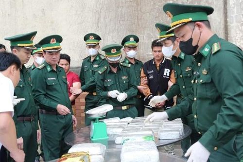 Bắt 2 đối tượng người Lào vận chuyển ma túy 'khủng' qua Hà Tĩnh