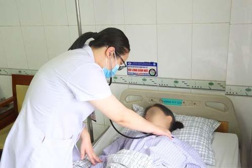Cô gái trẻ nhập viện sau khi ăn thịt chim bồ câu