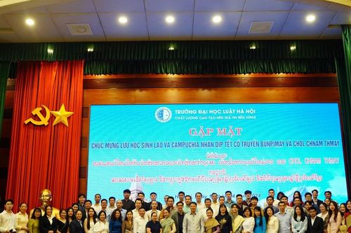 Trường Đại học Luật Hà Nội gặp mặt lưu học sinh Lào và Campuchia nhân dịp Tết cổ truyền