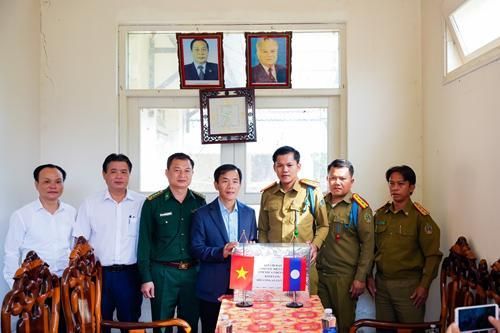 Đoàn tỉnh Thừa Thiên Huế thăm, chúc Tết Bunpimay lực lượng vũ trang và nhân dân Lào