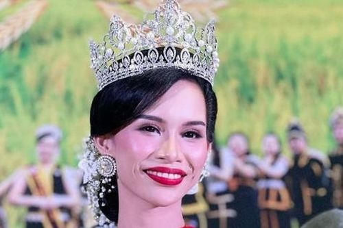 Hoa hậu bị tước vương miện