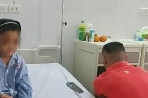 Đình chỉ cô giáo dùng thước kẻ gõ vào đầu học sinh ở Quảng Ninh