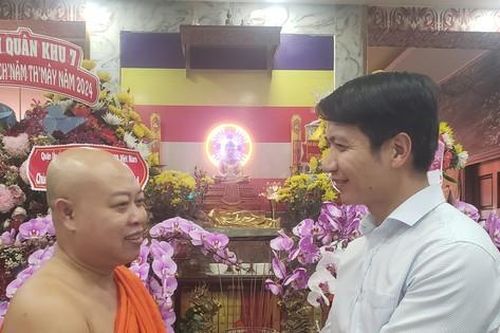 Bí thư Thường trực T.Ư Đoàn thăm, chúc Tết đồng bào dân tộc Khmer nhân dịp Tết Chol Chnam Thmay