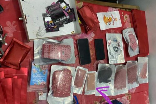 Thủ súng phòng thân để mua bán ma túy