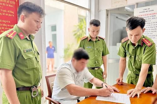 Bắt Phó Chủ tịch UBND TP Long Xuyên