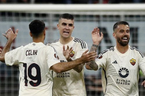 AS Roma đánh bại Milan ở lượt đi tứ kết Europa League