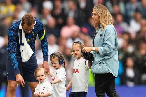 Ba con của Harry Kane gặp tai nạn xe khi bố về Anh đấu Arsenal