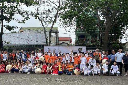 Miền Tây Nghệ An đón đoàn khách chạy Marathon đến từ các nước Châu Âu