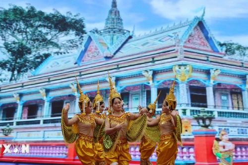 Nghiên cứu để đề xuất xây dựng một đạo luật liên quan đến vấn đề dân tộc