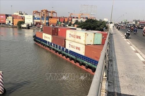 Kịp thời cứu hộ tàu trọng tải 4.600 tấn bị đứt neo, mắc kẹt dưới gầm cầu Đồng Nai