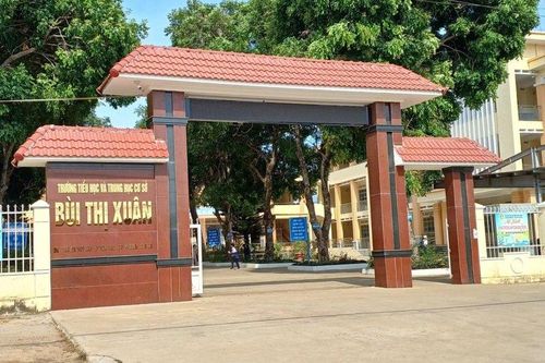 Gia Lai: Một học sinh nhảy từ tầng 3 xuống đất bị thương