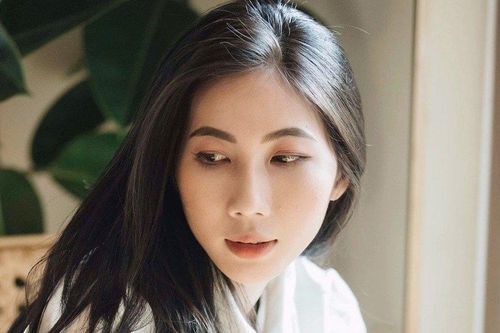 Mức cát-xê trên sàn diễn thế nào mà khiến người mẫu Việt nổi tiếng phải bán trà muối ớt?
