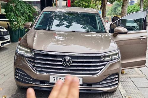 Giật mình với tốc độ khấu hao của MPV 'cận sang' Volkswagen Viloran chạy lướt 2.000 km