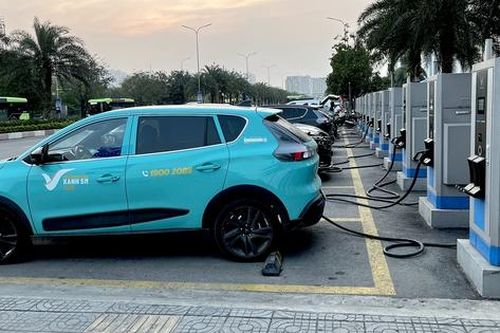 Đi xe điện có lo thiếu trạm sạc?