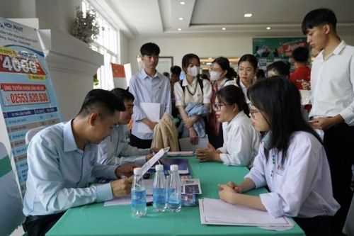 Đà Nẵng: Hơn 70 doanh nghiệp tham gia ký kết tuyển dụng sinh viên