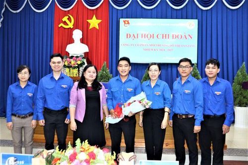 Tuổi trẻ Công ty Cổ phần Môi trường đô thị An Giang 'Đoàn kết - Sáng tạo và Phát triển'