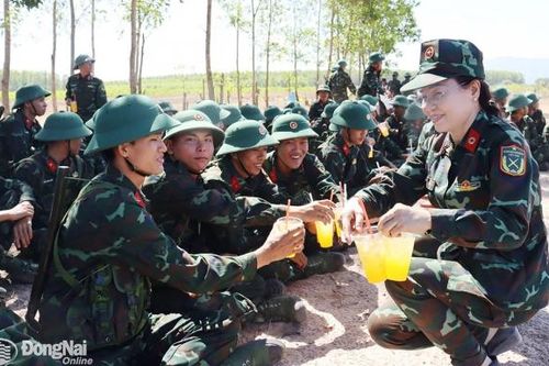 Tiếp sức thao trường mùa huấn luyện