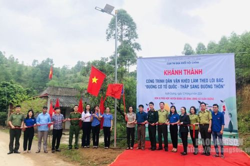 Lộc Bình: Khánh thành công trình 'Đường cờ Tổ quốc - Thắp sáng đường thôn' tại xã Xuân Dương