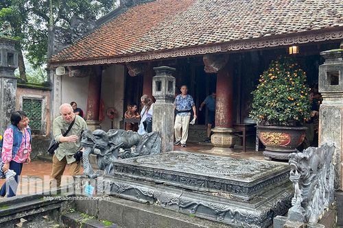 Bảo tồn và phát huy giá trị di sản Cố đô Hoa Lư gắn với phát triển du lịch