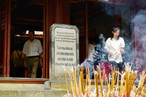 Những phiến đá 'biết nói' trên núi Hùng