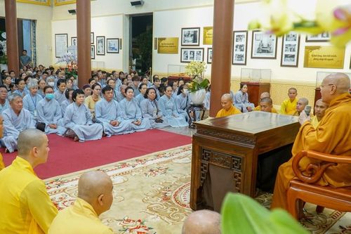 Nghe pháp quan trọng, quan trọng hơn là thực hành giáo pháp