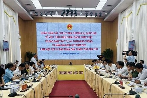 Đoàn giám sát của Ủy ban Thường vụ Quốc hội làm việc với UBND Thành phố Cần Thơ