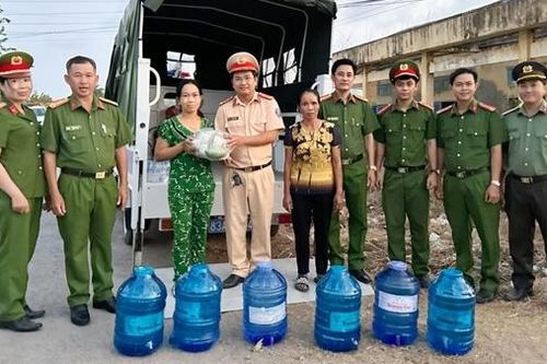 Ấm tình quân dân Tết Chol Chnam Thmay 2024