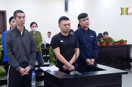 Xét xử hai cựu cán bộ công an cho vay lãi nặng