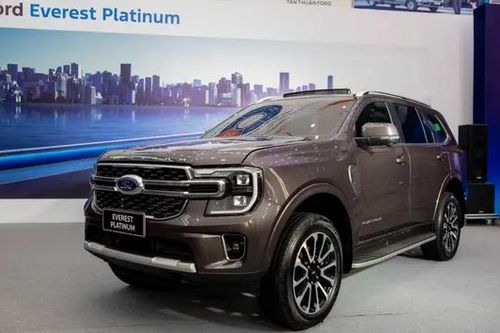 Ford ra mắt Everest Platinum và Ranger Stormtrak tại việt nam