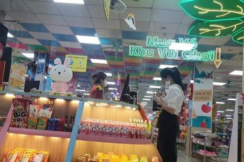 Chính quyền địa phương nói gì về việc nhà sách Tiến Thọ vẫn mở cửa đón khách dù bị đình chỉ hoạt động?