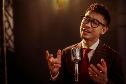 Ca sĩ Tuấn Dũng tái hiện không gian âm nhạc những năm 80, 90 bằng album 'Chợt như năm 18'