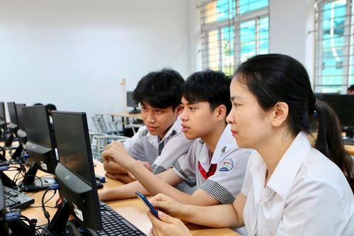 Đôi bạn lớp 9 viết phần mềm hỗ trợ người khiếm thính