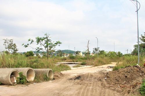 Quảng Ngãi: Phê bình 6 chủ tịch huyện vì chậm trễ trong giải quyết thủ tục hành chính