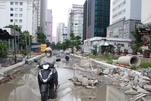 Thi công tuyến đường vào Cục Đường bộ Việt Nam sau thời gian dài 'đắp chiếu'