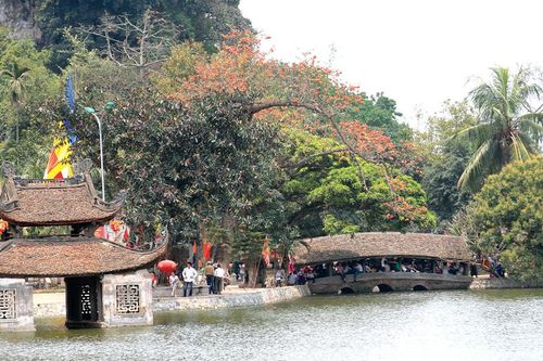 Kinh nghiệm chiêm bái chùa Thầy - cổ tự linh thiêng trong mùa lễ hội
