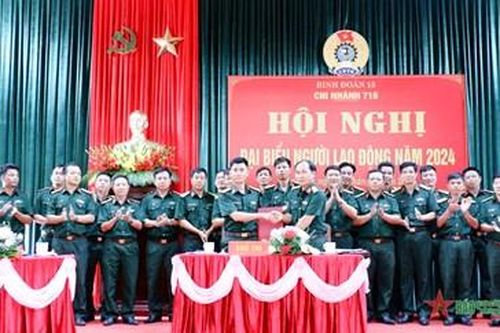 Gắn sản xuất với phát triển kinh tế-xã hội, củng cố quốc phòng, an ninh khu vực biên giới