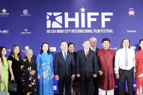 Những khoảnh khắc ấn tượng trên thảm đỏ bế mạc HIFF 2024