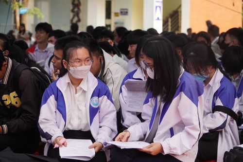 Tư vấn hướng nghiệp cho học sinh Kon Tum