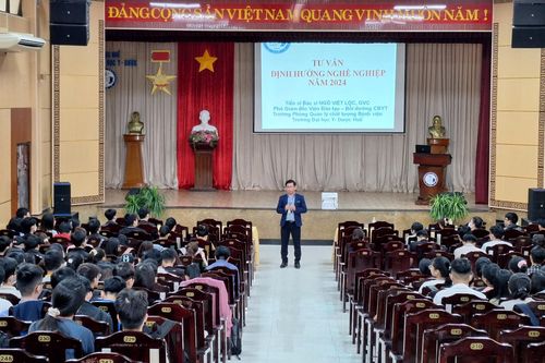 Tư vấn định hướng nghề nghiệp cho gần 1.400 sinh viên Trường ĐH Y - Dược, ĐH Huế
